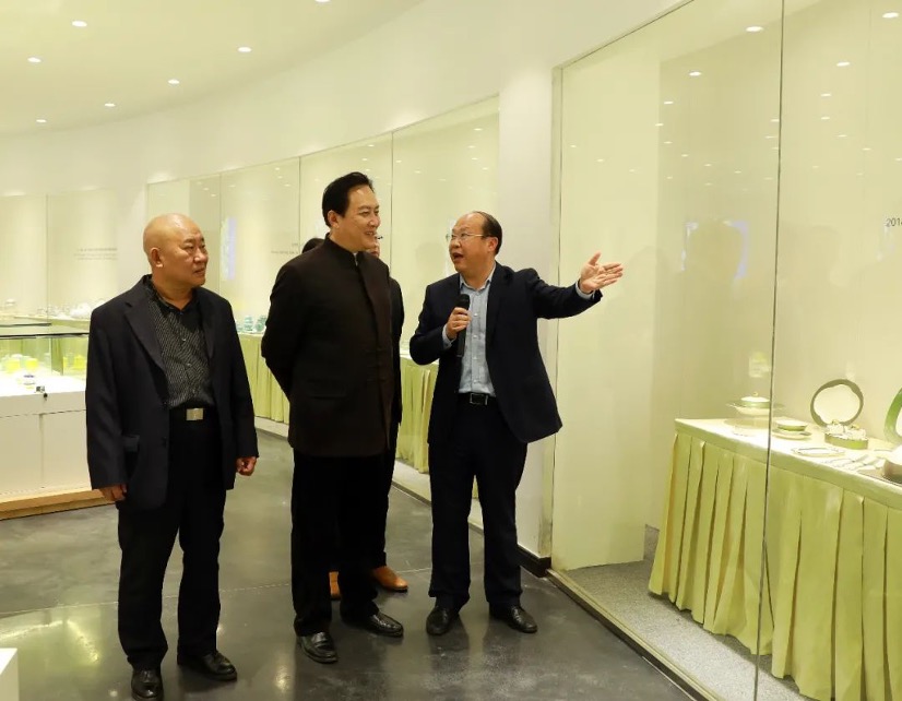 唐国强等中国艺术名家在景德镇j9国际集团瓷业参访